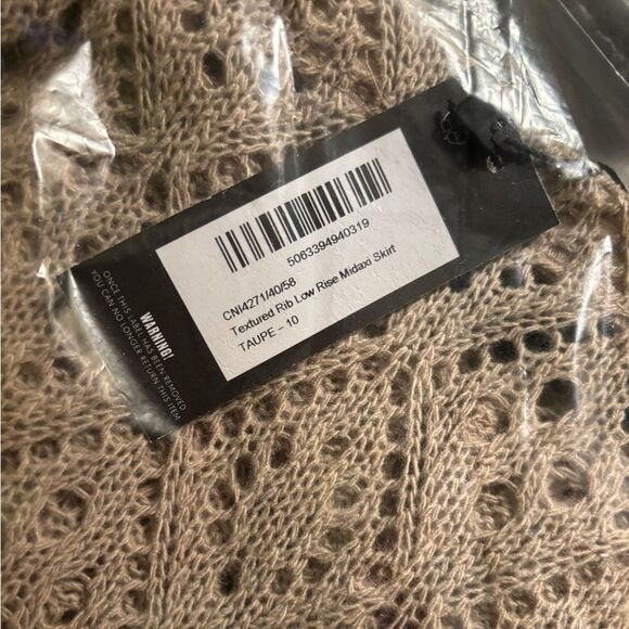 Prettylittlething Taupe Textured Rib Low Rise Midaxi Skirt Size UK 10 US 6 NEW - Picture 7 of 11